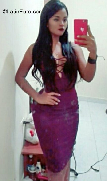 Date this tall Colombia girl Laura from Cartagena CO22767