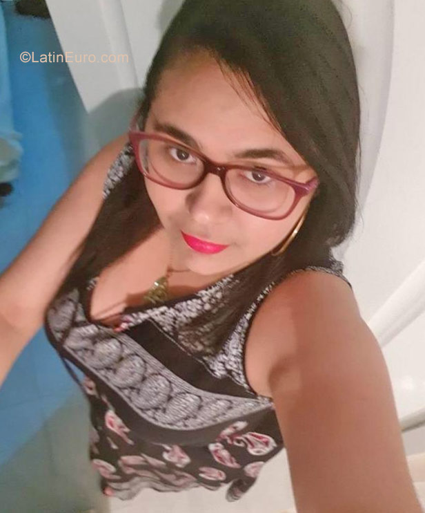 Date this hot Dominican Republic girl Franchesca from Santo Domingo DO30739