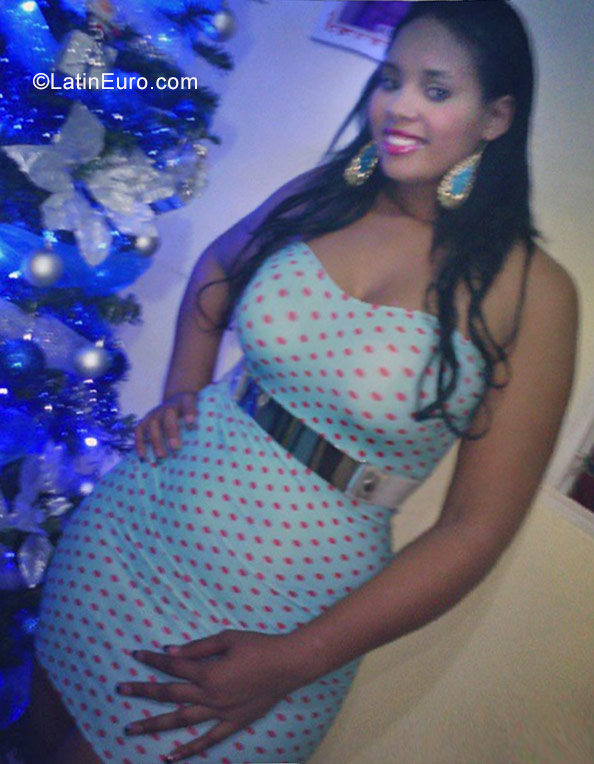 Date this charming Dominican Republic girl Olineris from Distrito Nacional DO30814