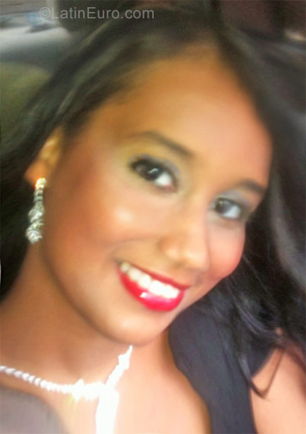 Date this sultry Dominican Republic girl Madde from Santo Domingo DO30824