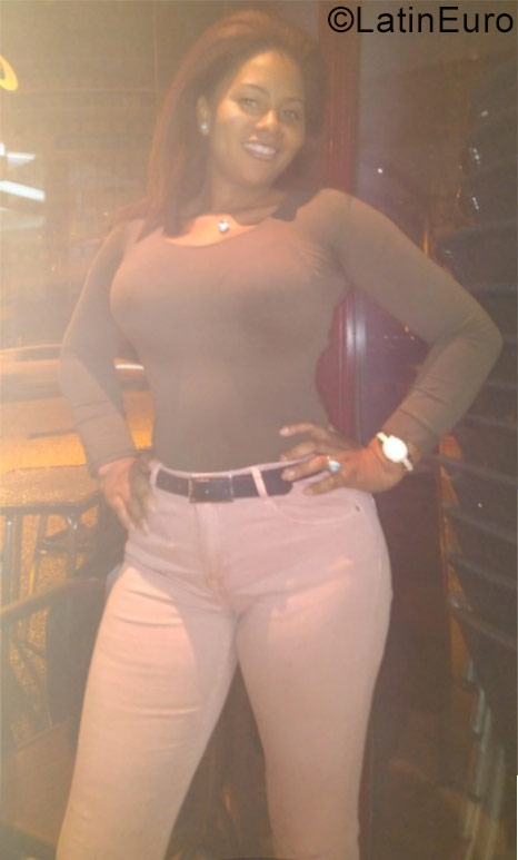 Date this gorgeous Dominican Republic girl Latina from Santo Domingo DO30833
