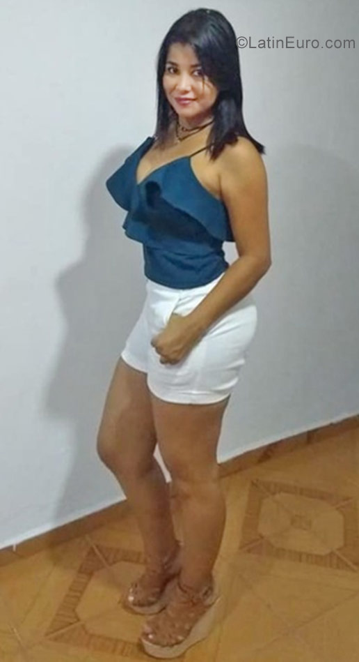 Date this cute Colombia girl Maria from Barranquilla CO22855