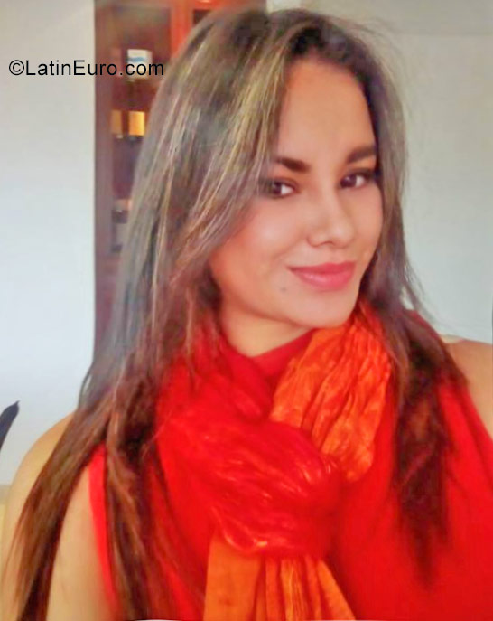 Date this beautiful Colombia girl Salen from Bogota CO22857
