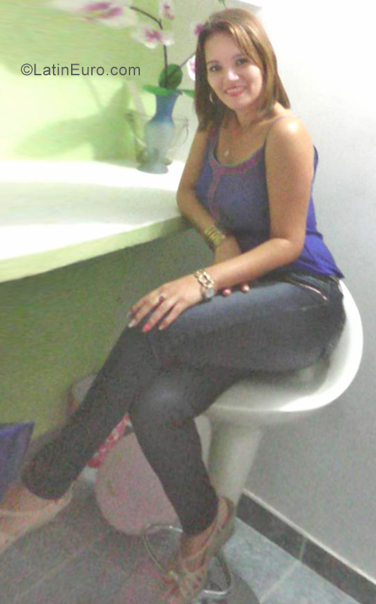 Date this hard body Colombia girl Sandra from Pereira CO22858