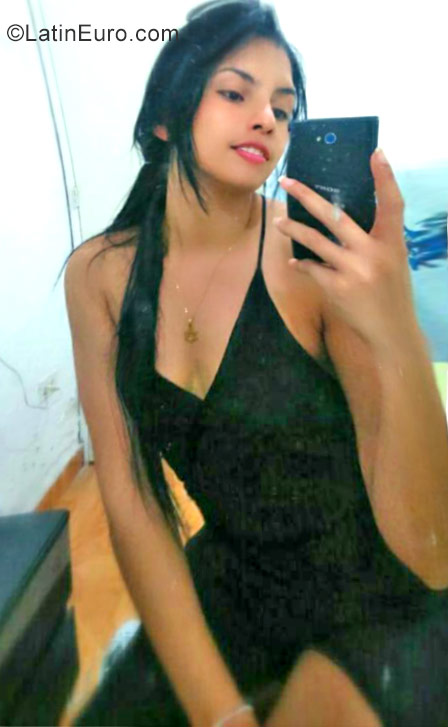 Date this sultry Colombia girl Yeimi from Barranquilla CO22880