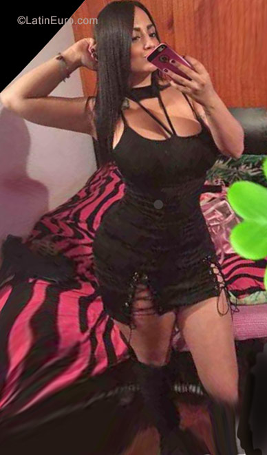 Date this sultry Colombia girl Diana from Manizales CO22901