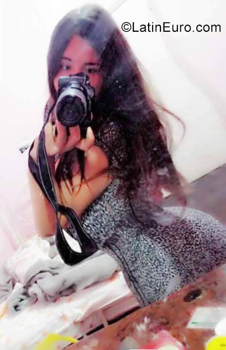 Date this tall Colombia girl Brenda from Bogota CO22906