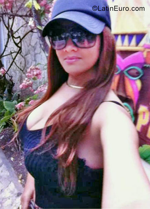 Date this athletic Dominican Republic girl Maria from La Romana DO30925