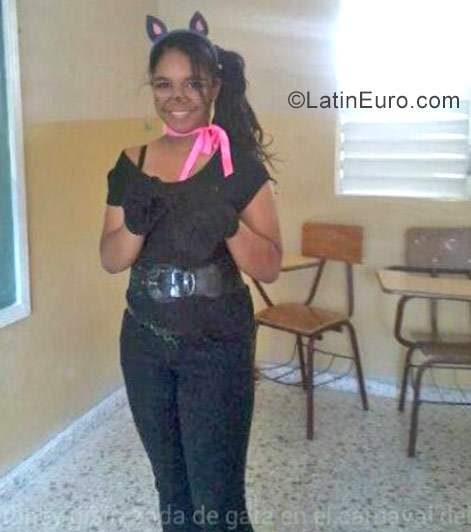 Date this happy Dominican Republic girl Britney from Santo Domingo DO30932