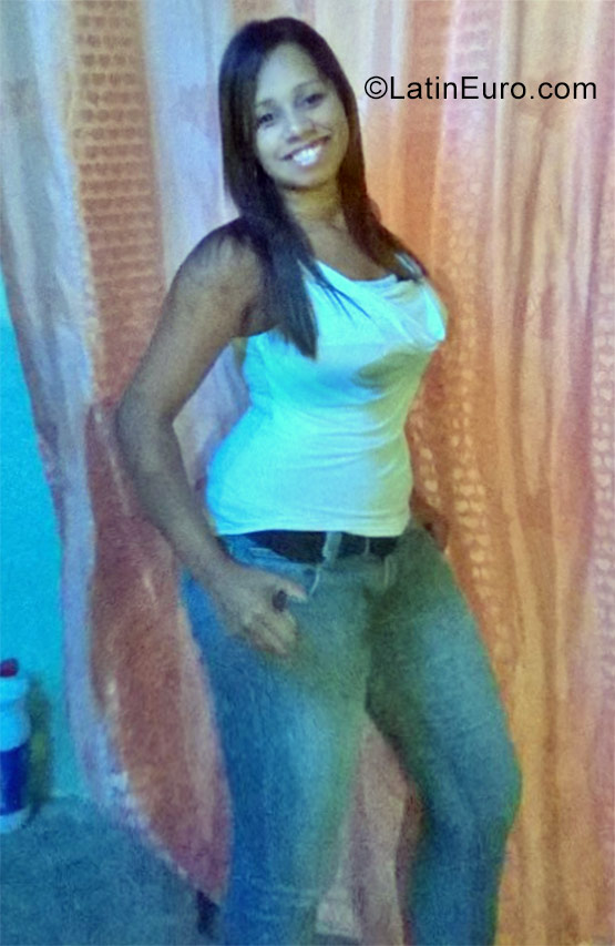 Date this tall Venezuela girl Yasmin from Caracas VE1179