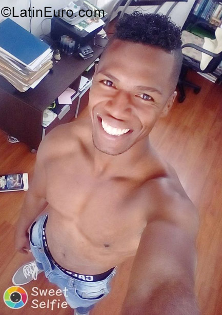 Date this sensual Colombia man Fabian from Cali CO22931
