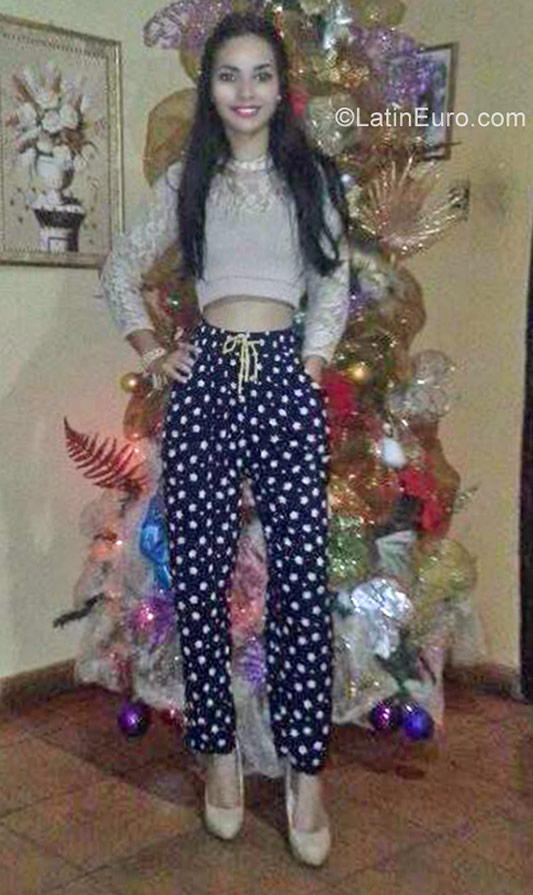 Date this pretty Venezuela girl Adriana from Maracaibo VE1190