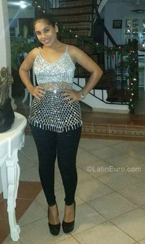 Date this happy Dominican Republic girl Greyy from Santo Domingo DO30962