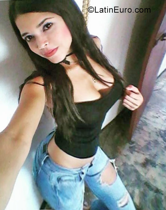 Date this hot Venezuela girl Maria from Valencia VE1201