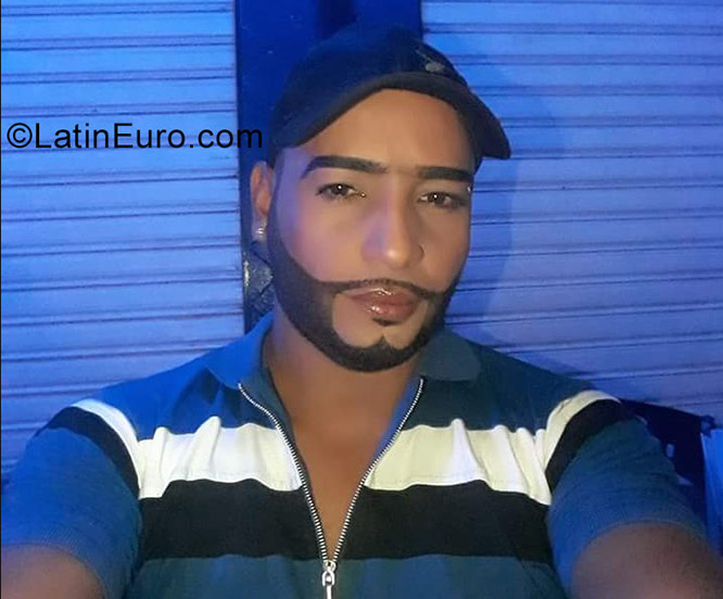 Date this young Colombia man Carlos from Medellin CO22947