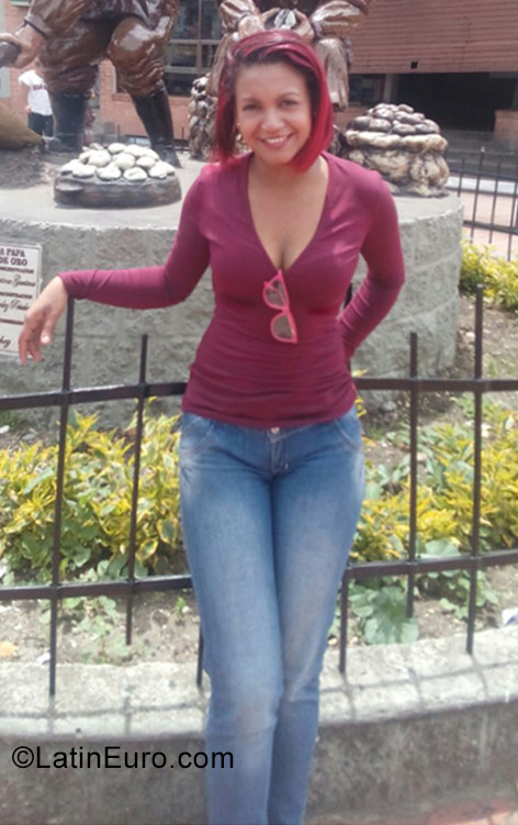 Date this beautiful Colombia girl Maria from Bogota CO22963