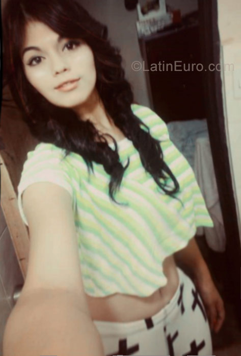 Date this cute Venezuela girl Paola from Barina VE1213