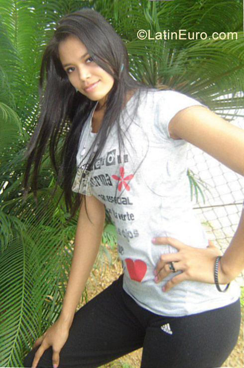 Date this passionate Venezuela girl Nacarie from Anzoategui VE1219