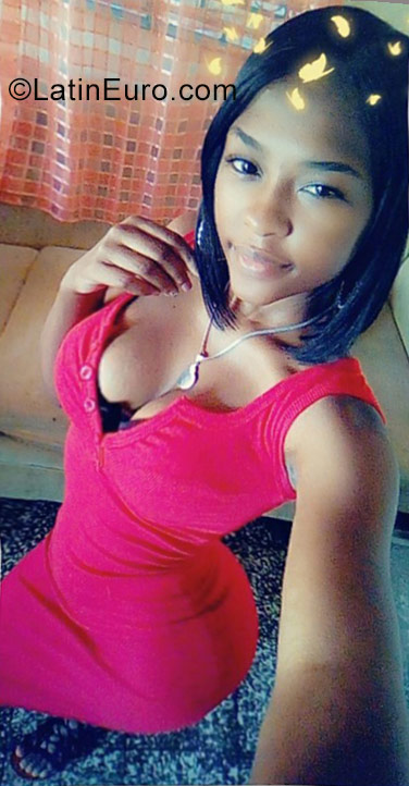 Date this nice looking Dominican Republic girl Yovanna from Santo Domingo DO31022