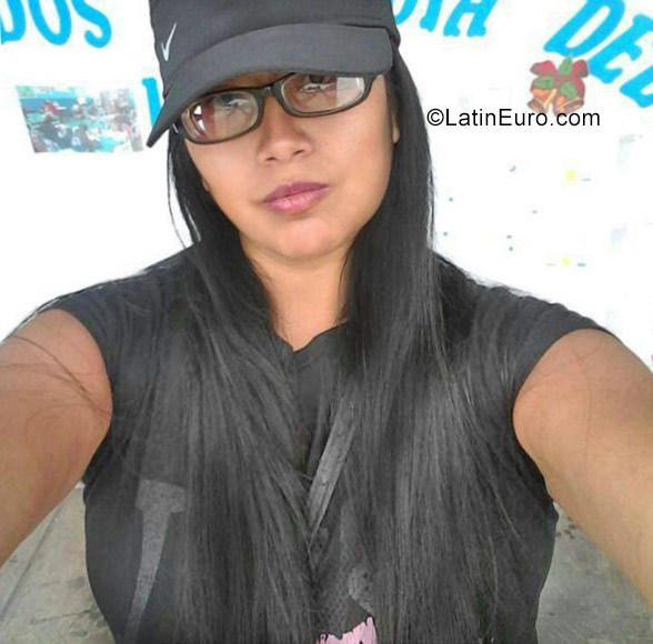 Date this good-looking Peru girl Silvia from Lima PE1189