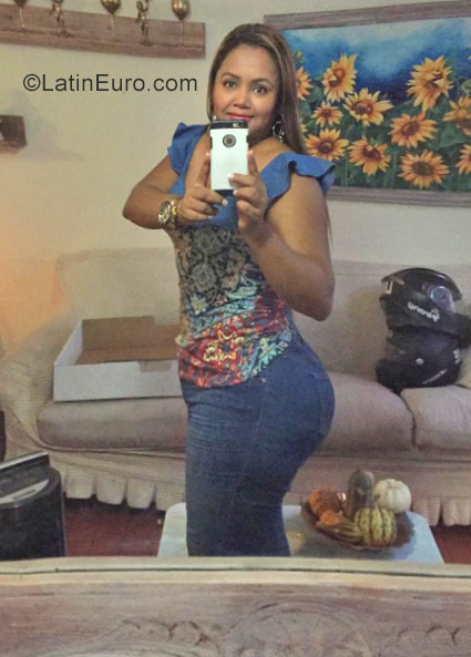 Date this hard body Colombia girl Maria from Cali CO23035
