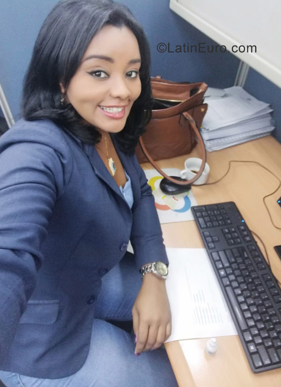 Date this stunning Dominican Republic girl Yessy from Santo Domingo DO31064