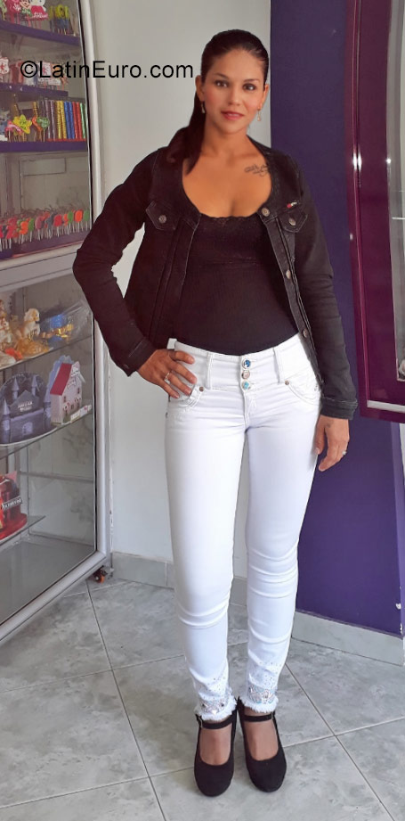 Date this passionate Colombia girl Nanis from Bogota CO23050