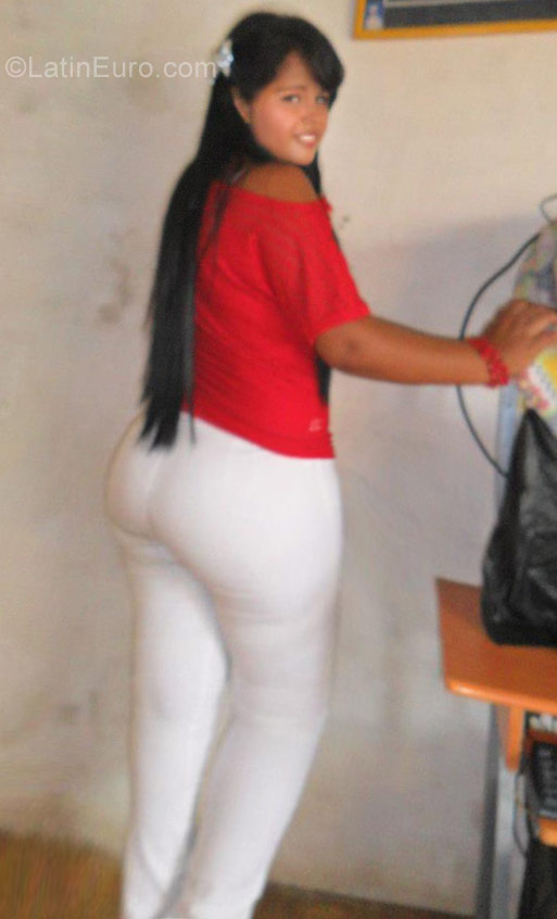 Date this charming Colombia girl Bella from Cartagena CO23067