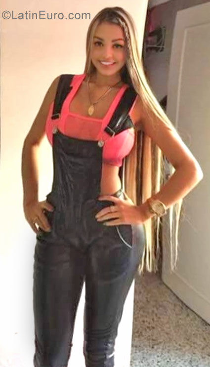 Date this attractive Colombia girl Nati from Medellin CO23081