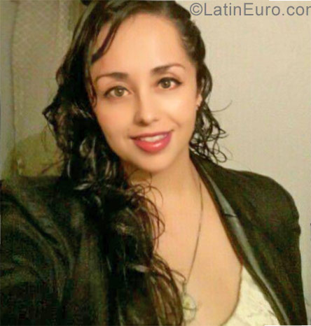 Date this voluptuous Colombia girl Angel from Bogota CO23111