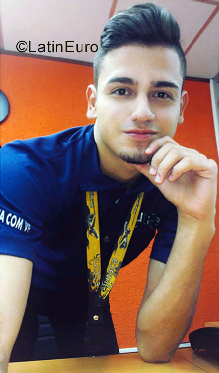 Date this young Venezuela man Victor from Caracas VE1265