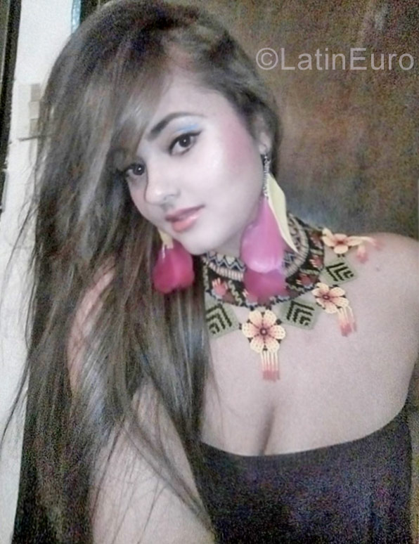 Date this foxy Colombia girl Andrea from Medellin CO23130