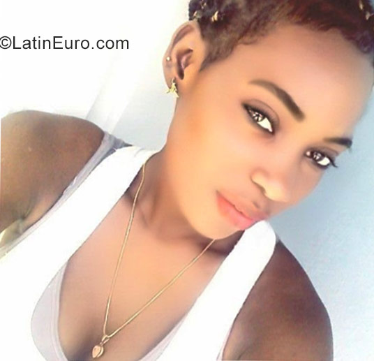 Date this voluptuous Dominican Republic girl Wejany from Higuey DO31234