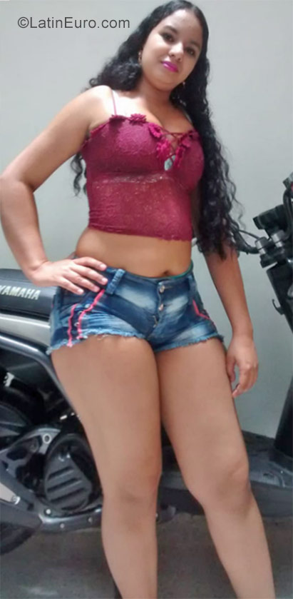 Date this stunning Colombia girl Lorena from Medellin CO23153