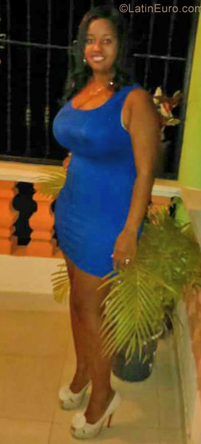 Date this hot Dominican Republic girl Indhira from Santo Domingo DO31669