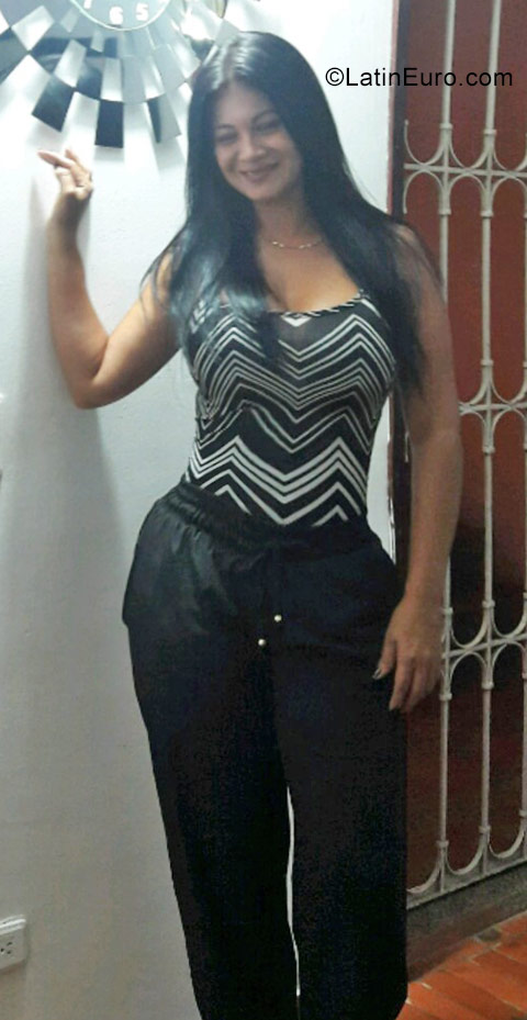 Date this georgeous Colombia girl Maria from Barranquilla CO23253