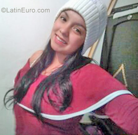 Date this charming Colombia girl Dayana from Bogota CO23282