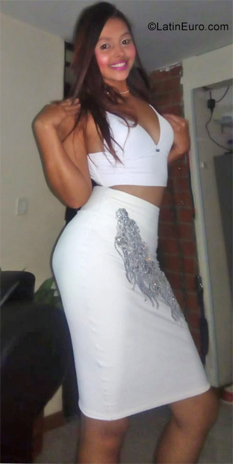 Date this hot Colombia girl Salome from Cali CO23304