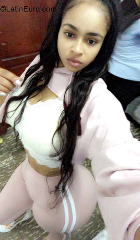 Date this cute Dominican Republic girl Francis from Santo Domingo DO31497