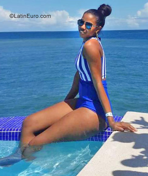 Date this young Dominican Republic girl Daniulka from Santo Domingo DO31559