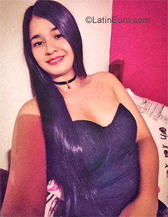 Date this georgeous Colombia girl Estefania from Pereira CO23337