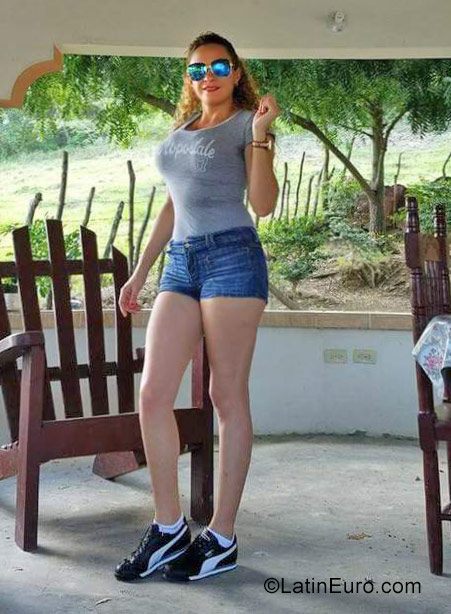 Date this lovely Dominican Republic girl Esmeralda from Santiago DO31587