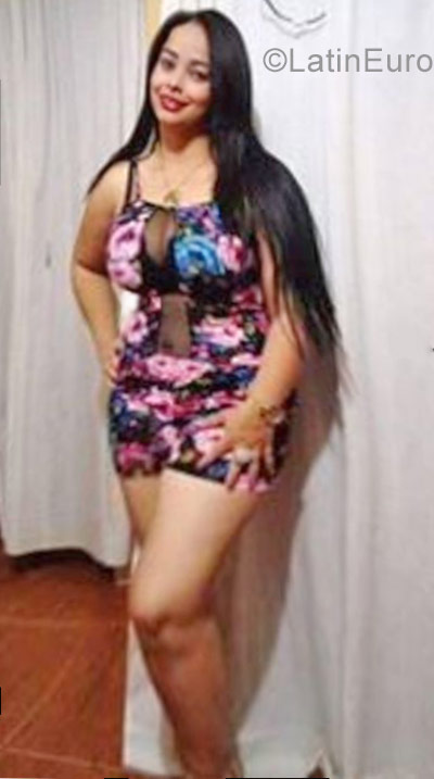 Date this charming Venezuela girl CAROLINA from Cabimas VE1380