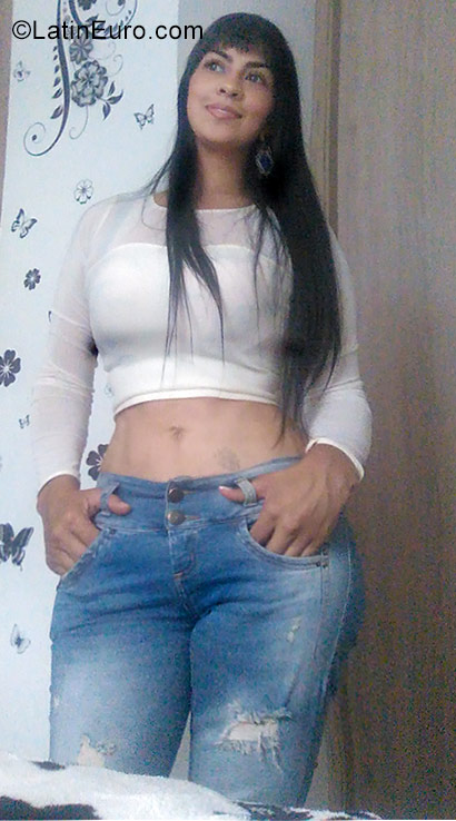 Date this foxy Colombia girl Monica from Medellin CO23425