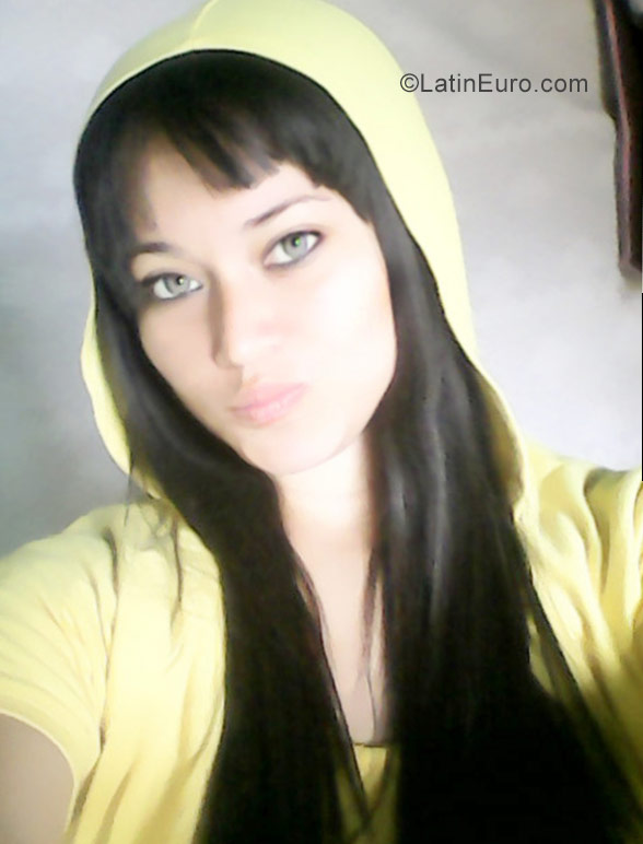 Date this pretty Venezuela girl Paola camacho from Caracas VE1385