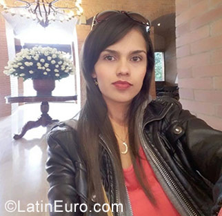 Date this attractive Colombia girl Marcela from Bogota CO23441