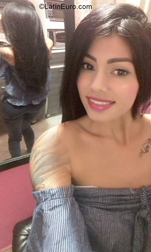 Date this georgeous Colombia girl Leidi paola from Medellin CO23454