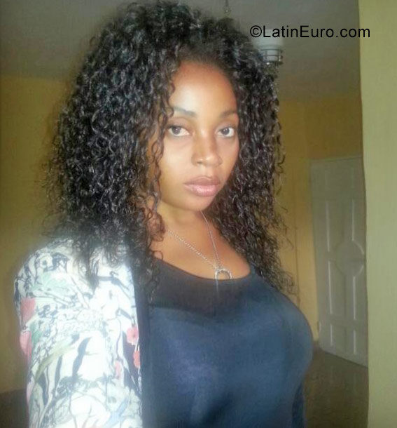 Date this delightful Cameroon girl Armelle from Yaounde CM262