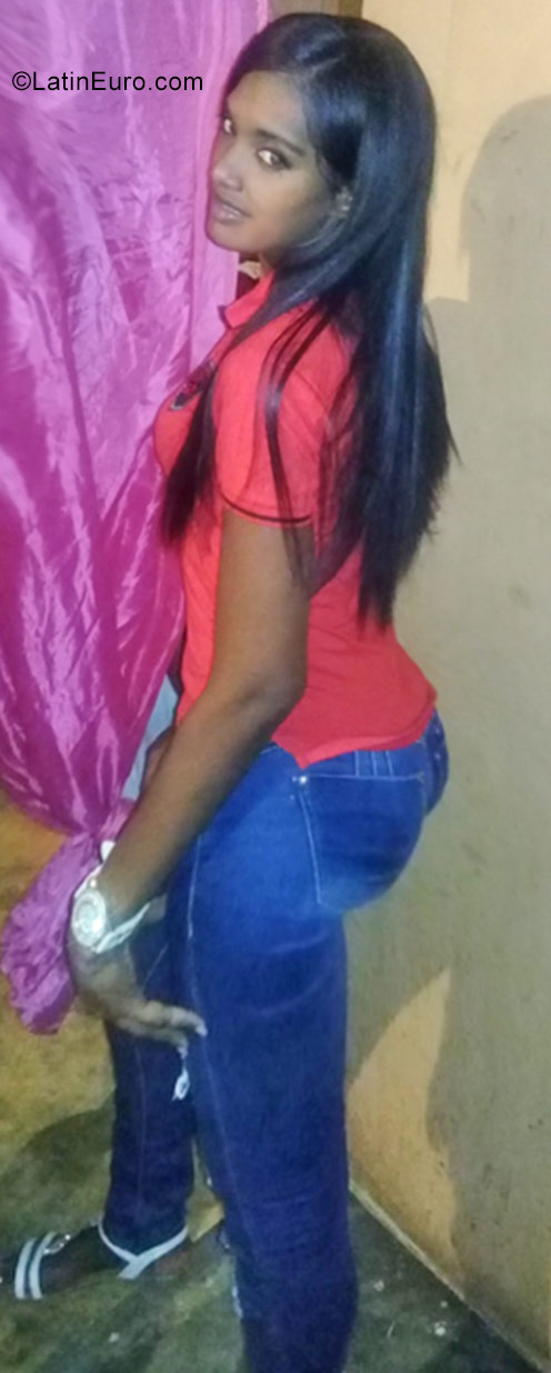 Date this good-looking Dominican Republic girl Maria from Santo Domingo DO31737