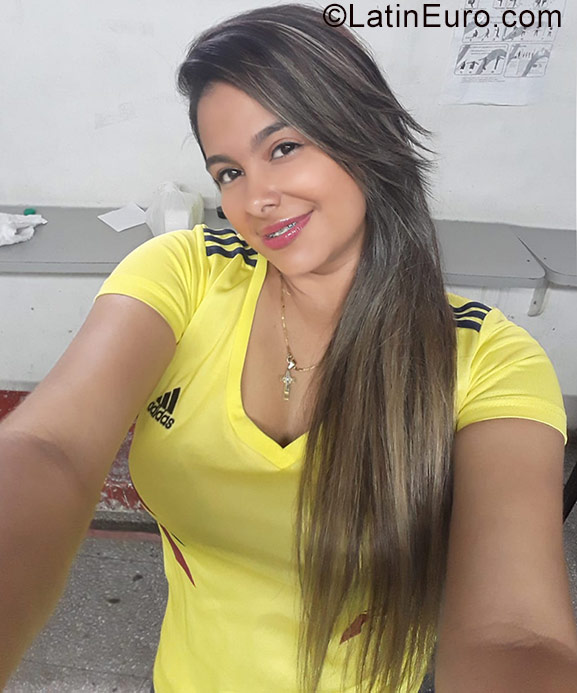 Date this stunning Colombia girl Jhohanna from Cali CO23460